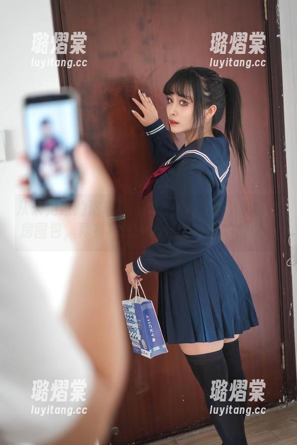 洛璃LoLiSAMA 从未见过的洛璃LoLiSAMA:那个黑色私房图包,真有种让人心汗微微颤的感觉。