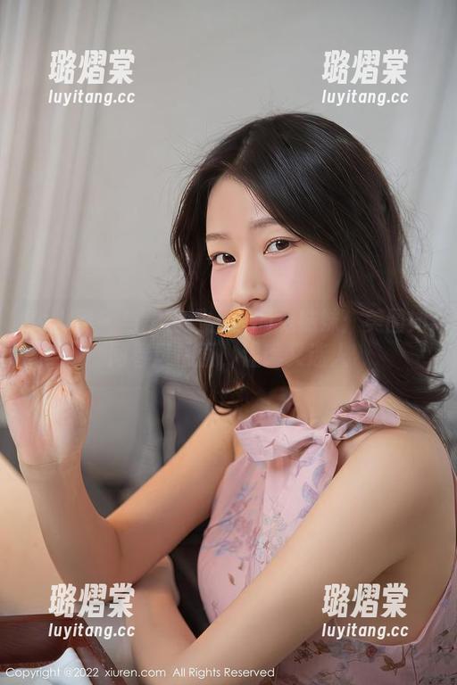 秀人网 - 当护士遇上你的兔妹妹：美图如同春风拂面，温暖又迷人