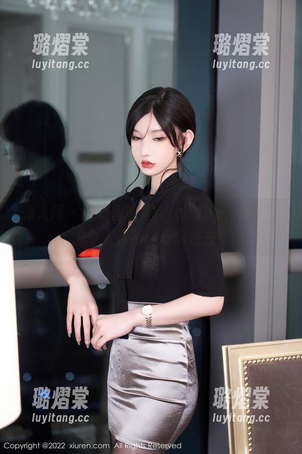 秀人网-周jojobaby 秀人网 - 图集里的周jojobaby,泳装美图令人忍不住想跳进去!