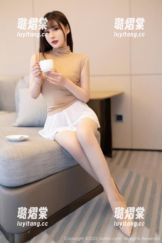 秀人网 - 奶油妹妹又出新货！这些定制制服作品好像有点过分啊？