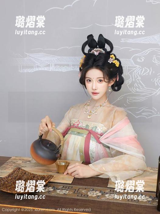 秀人网 - 最新图集！孔一红又穿皮衣，风格竟然又变了？