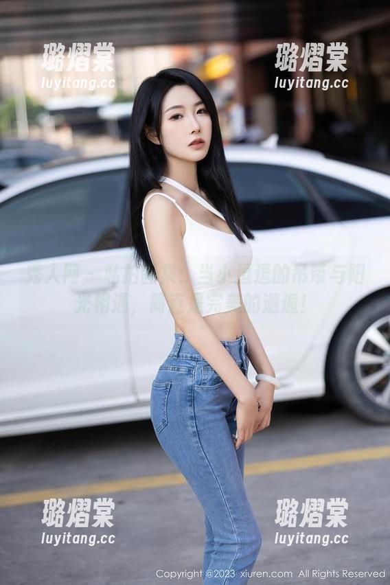 秀人网-小逗逗 秀人网 - 私拍图集:当小逗逗的吊带与阳光相遇,简直是完美的邂逅!