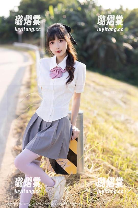 秀人网 - 杏子Yada的美脚全集，不知道该如何形容那种微妙的吸引力，感觉整个世界都变得温柔了！