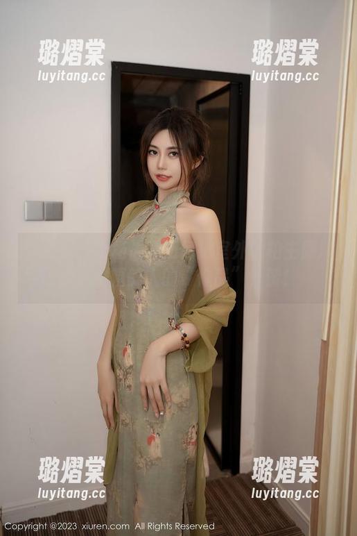 秀人网 - 看杨晨晨如何把室外松柏主题演绎成一幅醉人的“作品”，赞！