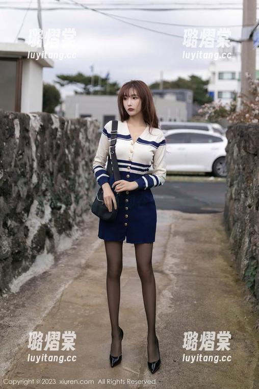 秀人网-果果Nikki 秀人网 - 果果Nikki运动写真精选:当她在挥汗如雨,我却在默默流口水!