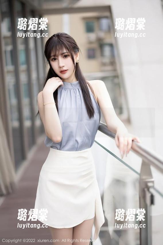 秀人网 - 探索陈巧蓓isabella的校园图集：青春的羁绊与放肆
