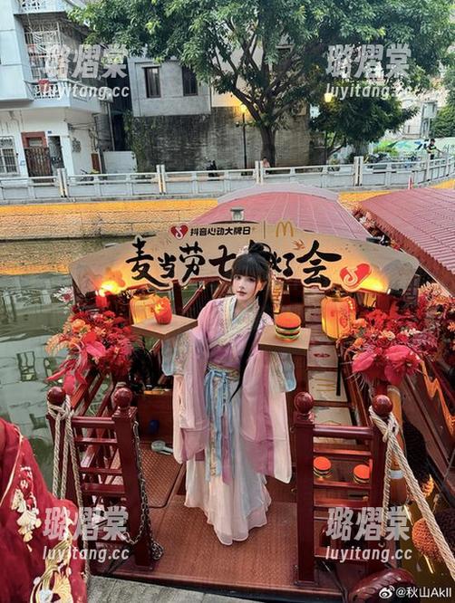 秋山AkI 秋山AkI的写真大揭秘:mirror彩云,你就藏在这些细节里!