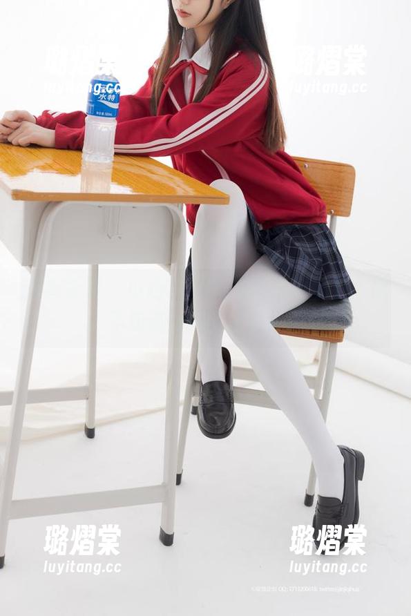 紧急企划 - 小奶糕Milky的白色魅力：你不知道的美图写真背后