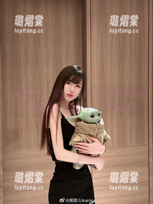 腐团儿Ikaros 哎呀我的天,腐团儿Ikaros清纯图包更新,这波真的是高级感爆棚,心情直接up!