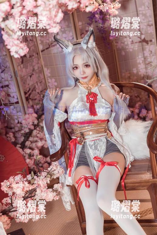 艾西Aiwest 白裙的故事:艾西Aiwest定制作品,仿佛在低语