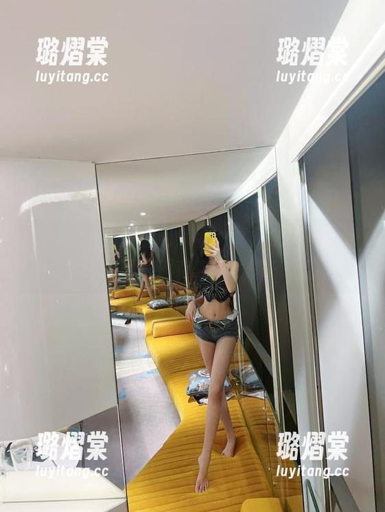葛征 微密圈 - 最新图包来袭,葛征的礼服让每个风格都有故事可聊。