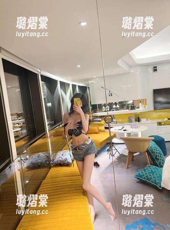微密圈 - 葛征的连衣裙写真，时不时想自言自语，‘我也想要这样的衣服’
