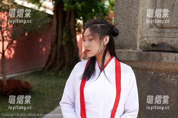 蜜桃社 - 观看蜜蕊Mary夏日图包：这组图教我一个道理，夏天就该这么过，怎么活得像个冰淇淋！