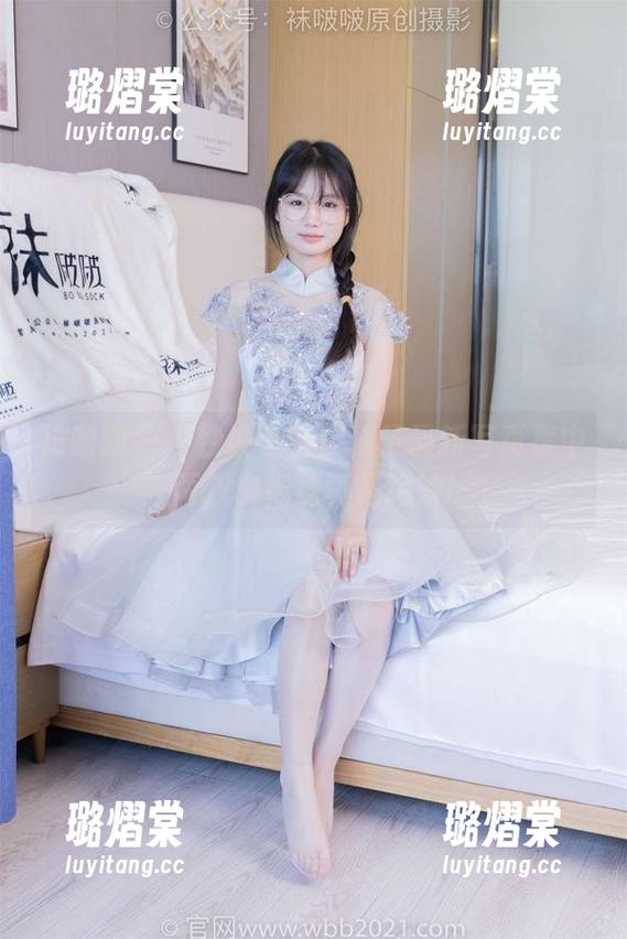 袜啵啵 - 一秒被吸引！稚予最新写真集中两双白棉袜真是绝妙!
