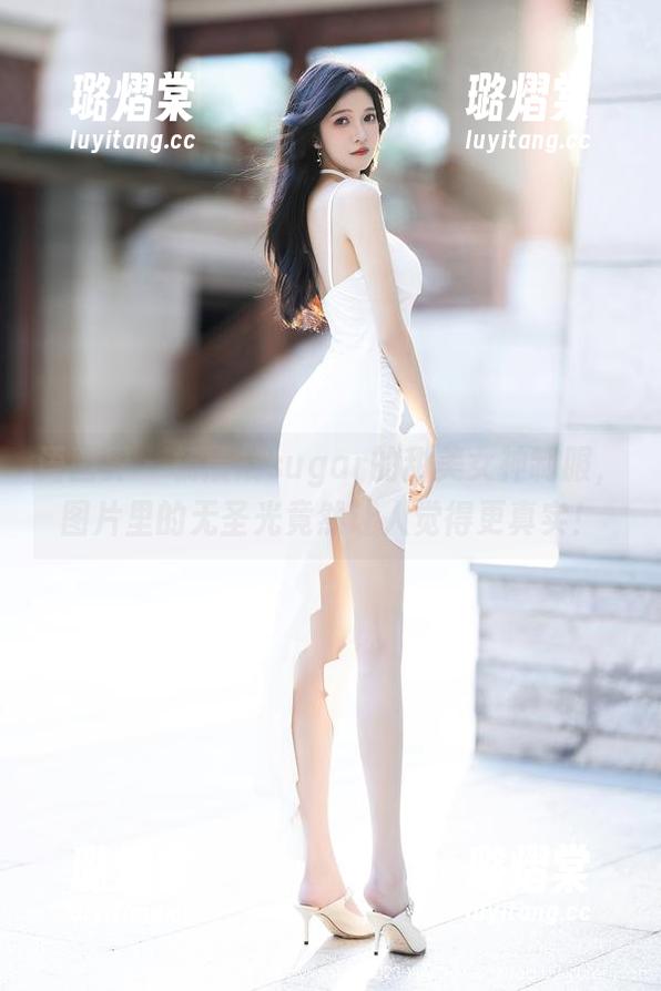 语画界 - 杨晨晨sugar的甜美女神制服，图片里的无圣光竟然让人觉得更真实！