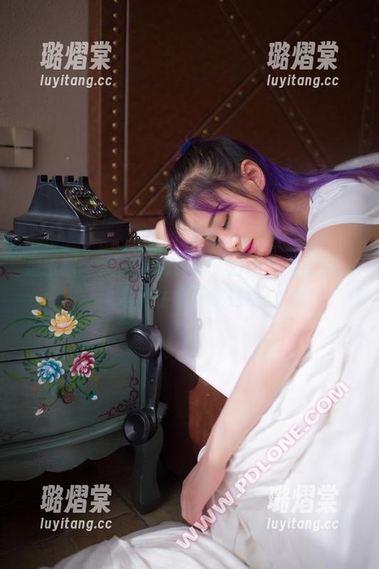 轰趴猫 - 死库水的世界，曲曲私拍图包让人忍不住想要跳进水里