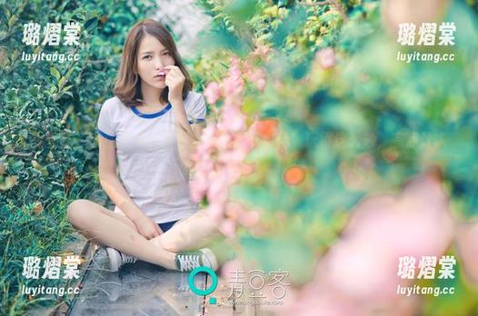 青豆客 - 套图更新！黄梦羡总是把“白色”玩得这么妙，有点让人想入非非呢。
