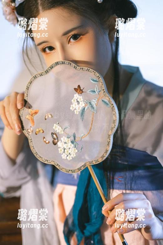 从鹿八岁baby到猫耳女仆，作品集里的原图照样让人心动不已！